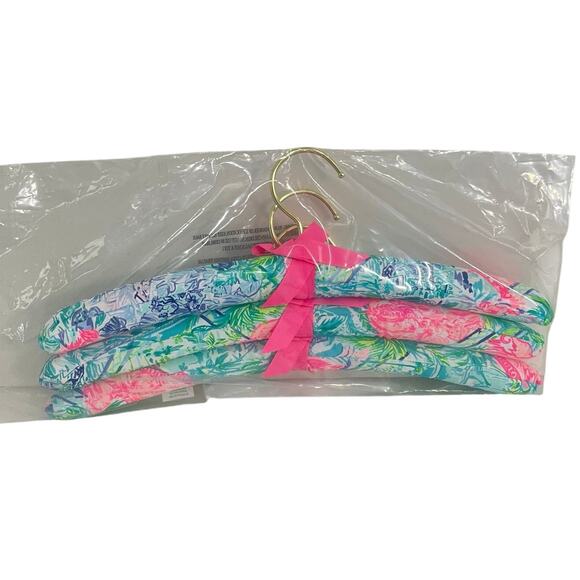 Lilly Pulitzer Padded Fabric Hangers 3pc New Tropical Print Sweater Hanger - Picture 1 of 3